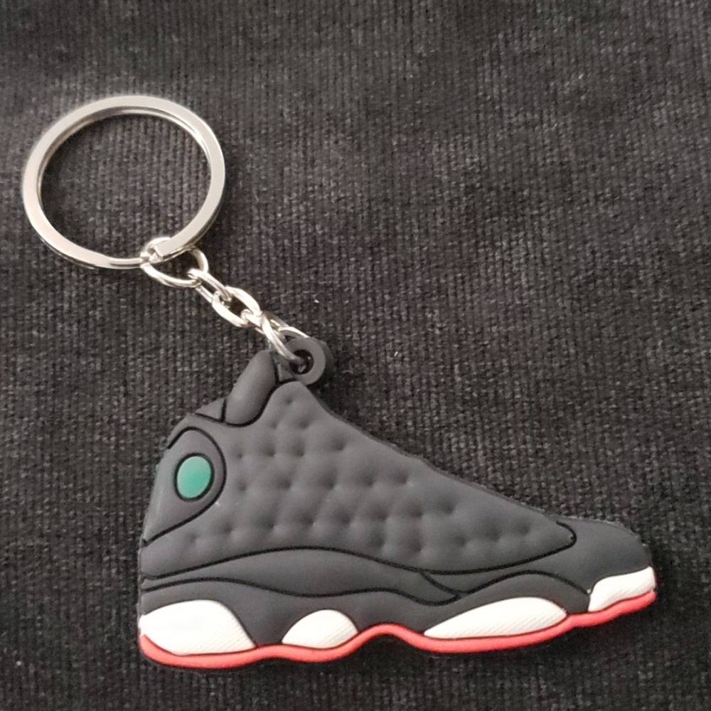 🔥Jordan 13's (blk/blk/wht) Keychain🔥